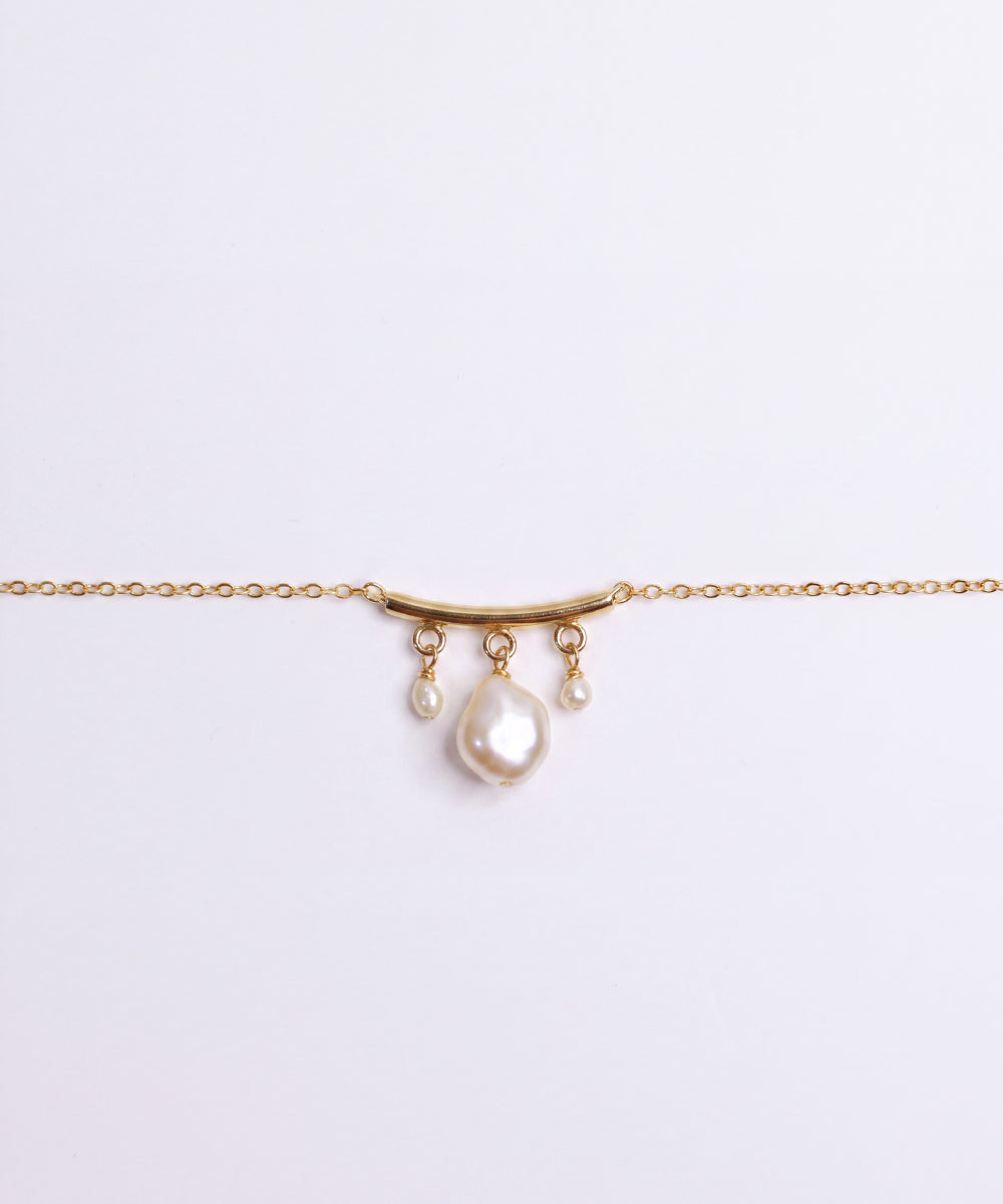 Golden Pearl Pendant Necklace