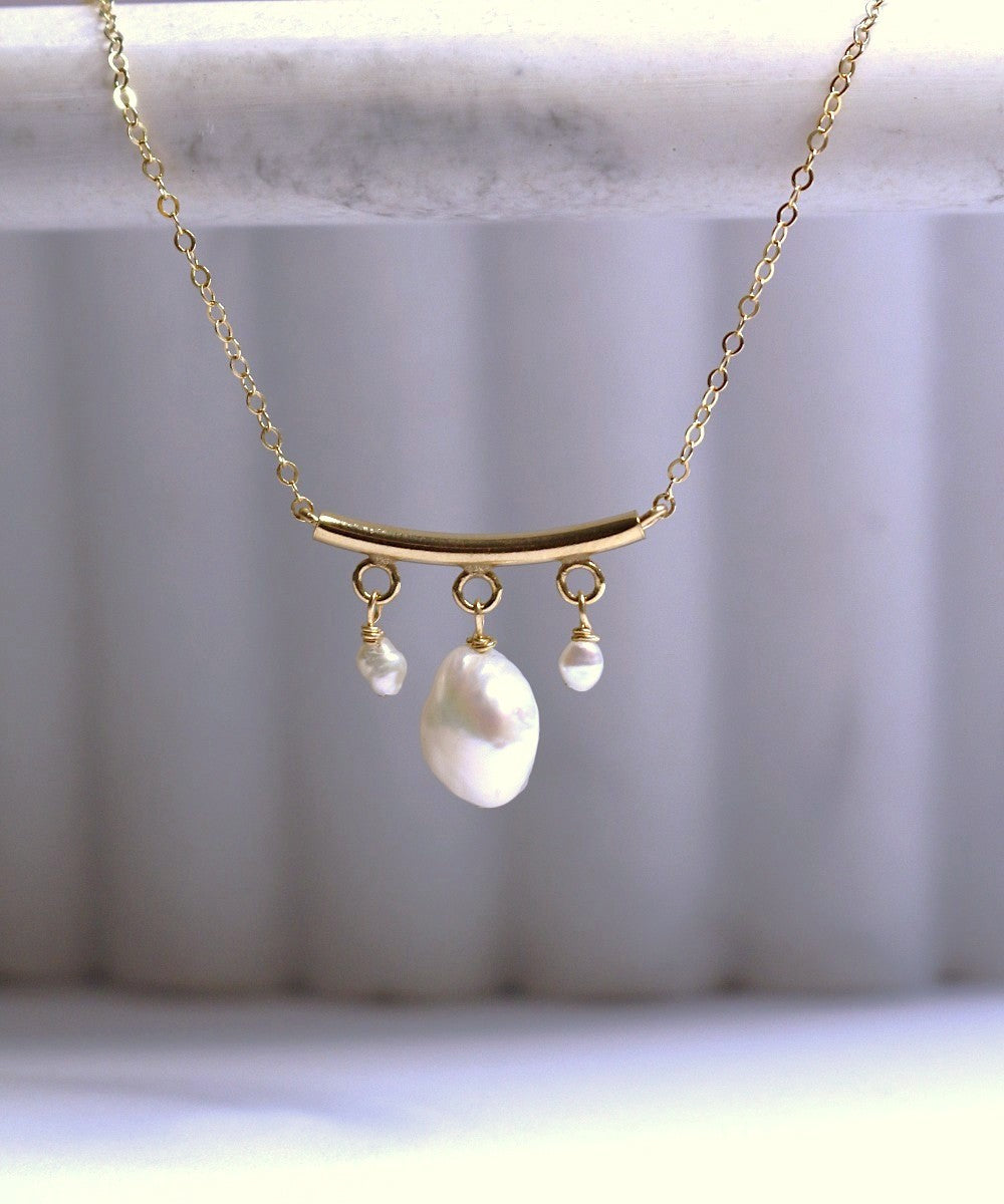 Golden Pearl Pendant Necklace