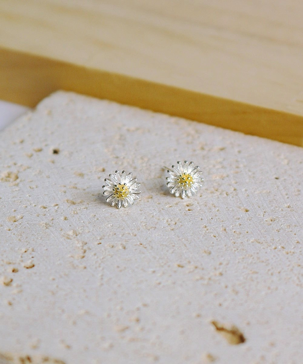 Daisy Bloom Silver Studs