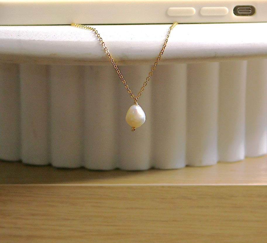 Luna Single Pearl Necklace